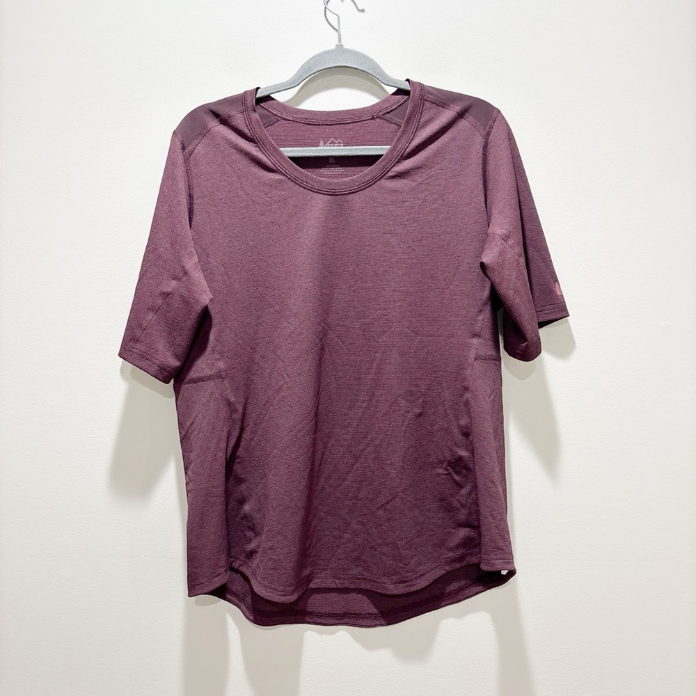 REI Women's Short Sleeve Sweat wicking Stretch Plum Burgundy Top Active XL